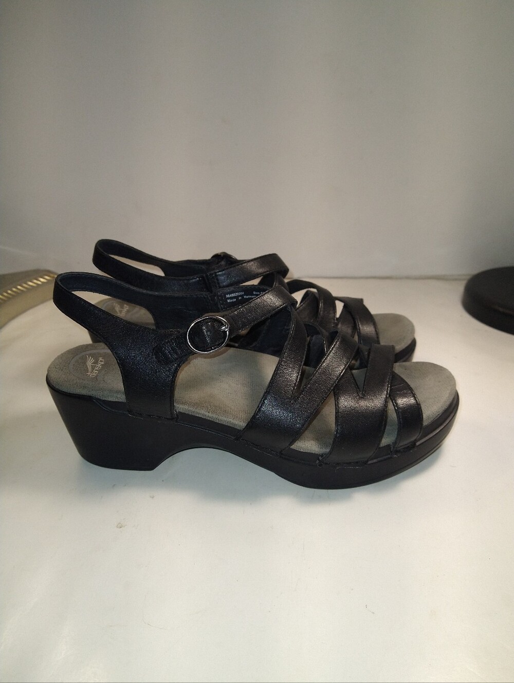 Dansko Stevie Crisscross Black Leather Sandals Women's sz 9.5(40).